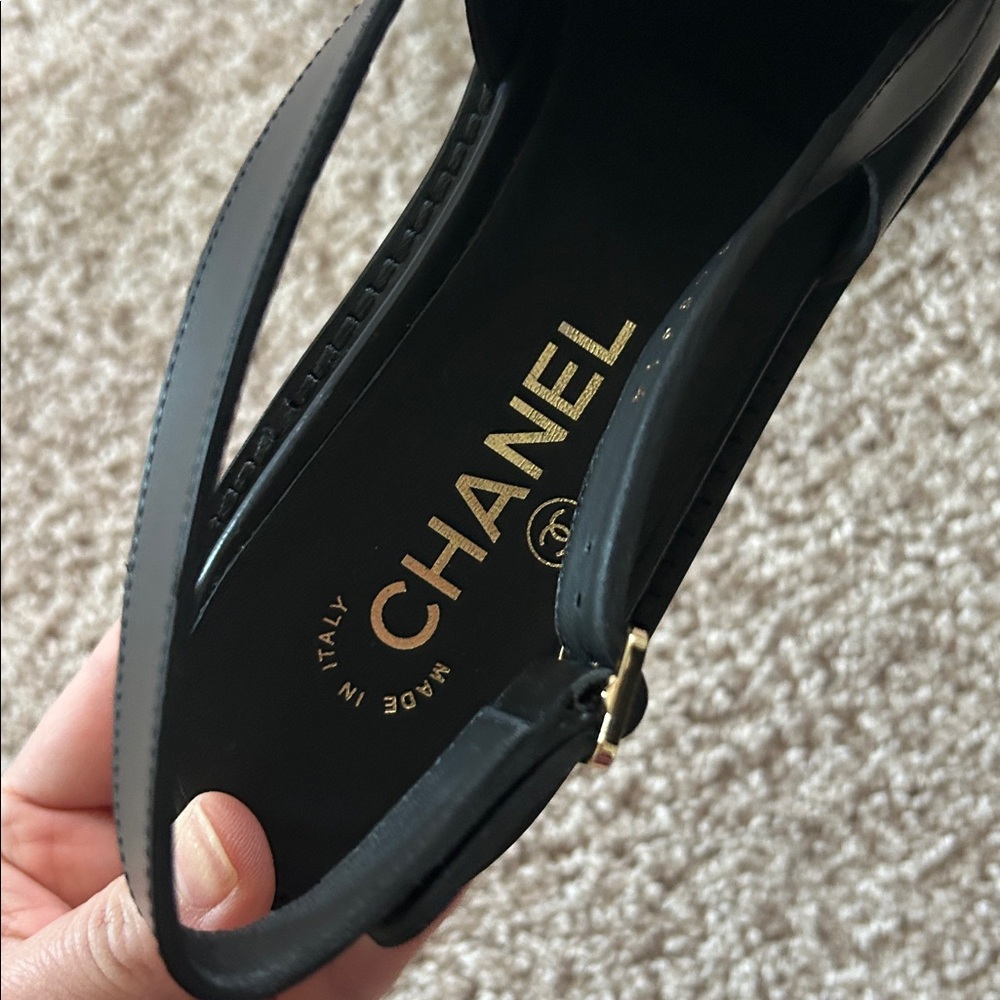 CHANEL Black Slingback Loafers. 7.5 - Picture 6 of 17